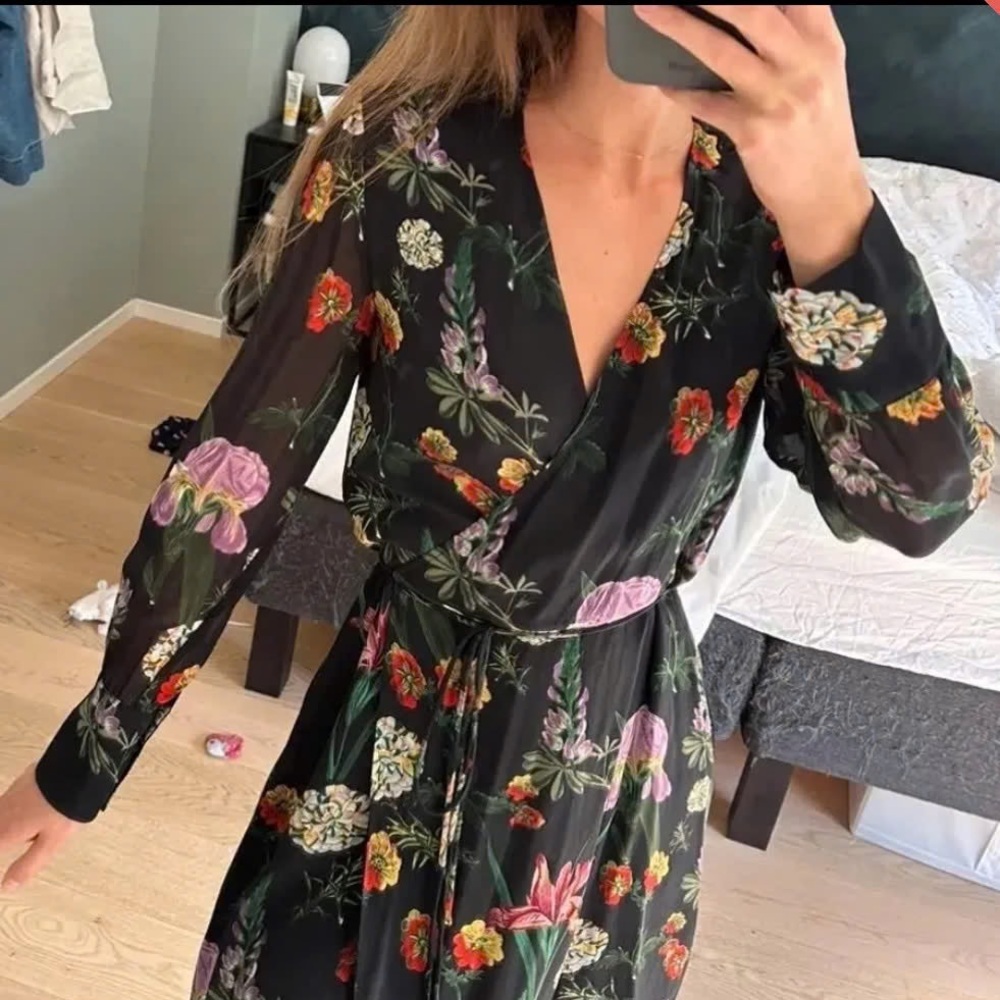 Zara NWT Black long sleeve mini midi wrap Dress Floral Design XS